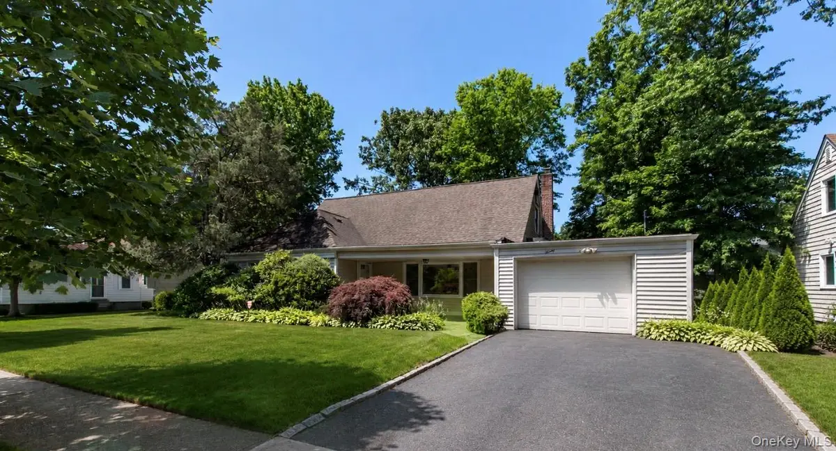 20 Ramsey Road, Great Neck, NY 11023 - #1