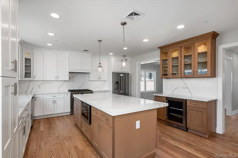 21 Island Parkway N, Island Park, NY 11558 - #3