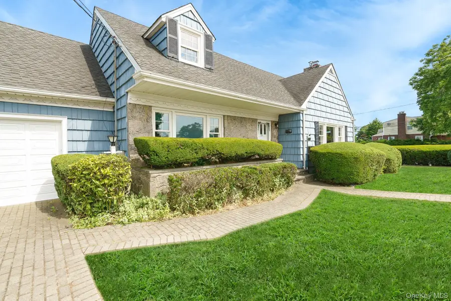 23 Spruce Street, Farmingdale, NY 11735 - #3