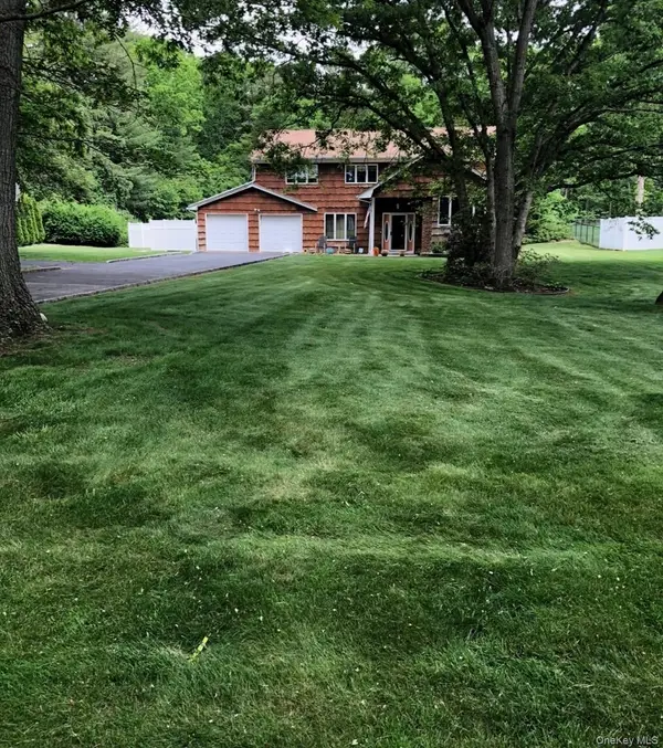 29 Wintergreen Drive, Melville, NY 11747
