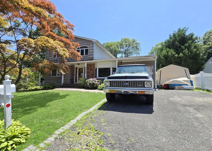 424 Alphabet Street, Holbrook, NY 11741 - #2