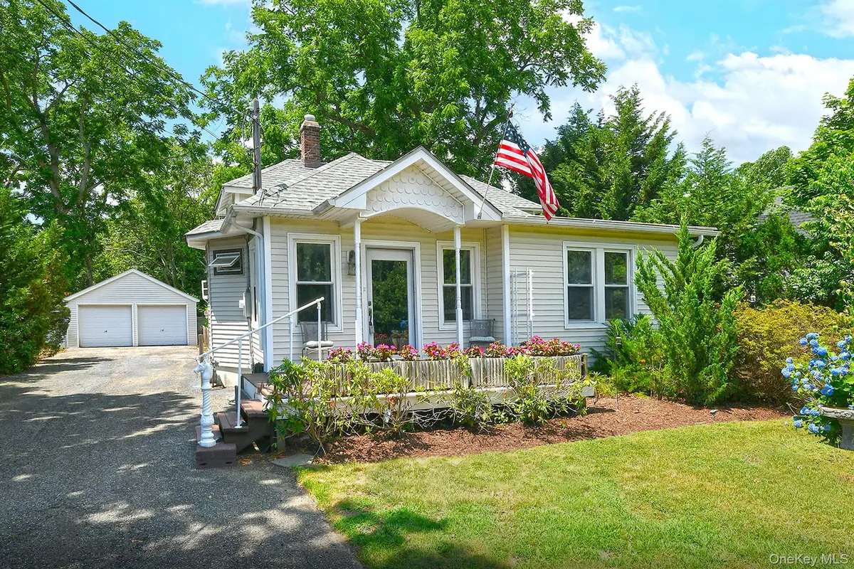 38 Roosevelt Avenue, Sayville, NY 11782 - #1