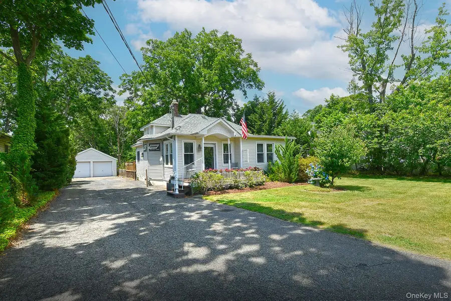 38 Roosevelt Avenue, Sayville, NY 11782 - #2