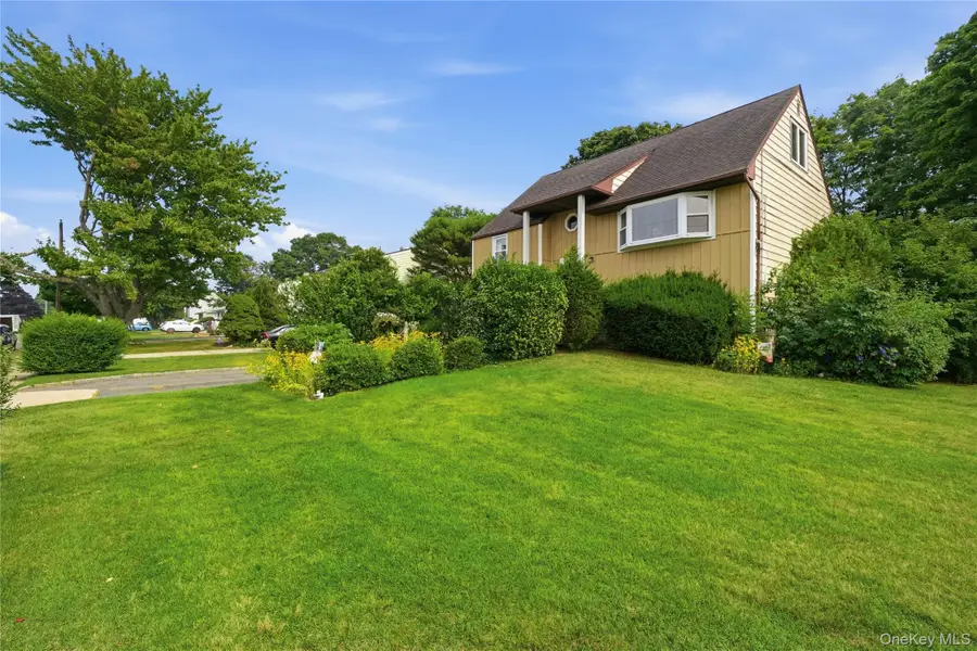 100 Harrisburg Street, Bay Shore, NY 11706 - #2