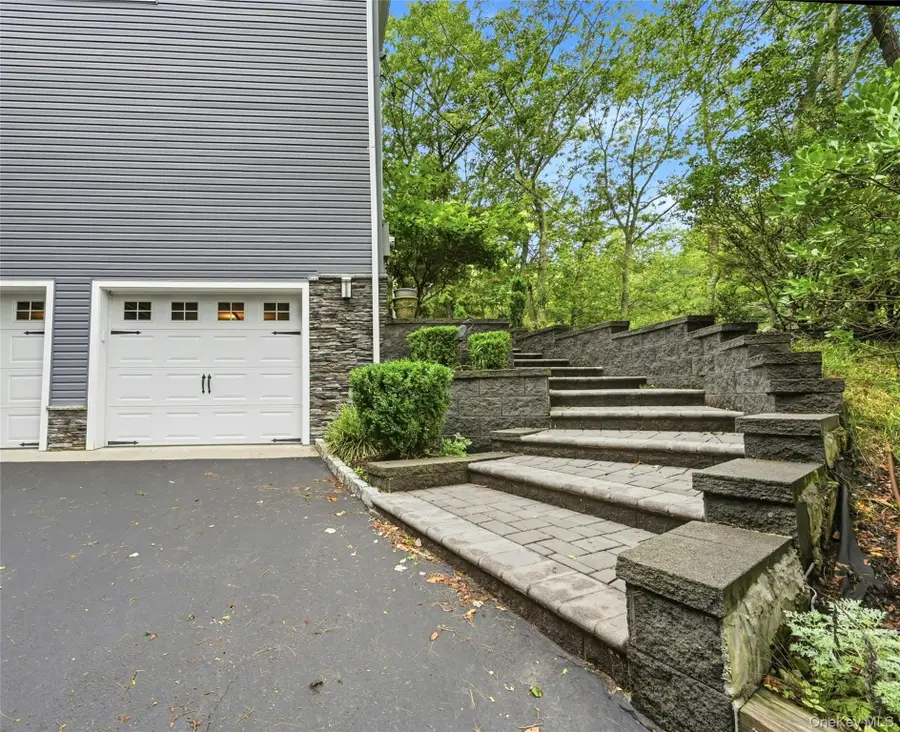 135 Oakwood Road, Port Jefferson, NY 11777 - #3