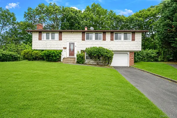 10 Arrowhead Court, South Setauket, NY 11720