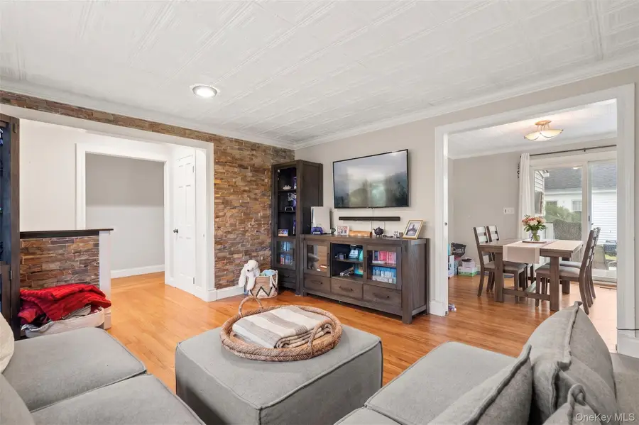 20 E Seacrest Avenue, Lindenhurst, NY 11757 - #3