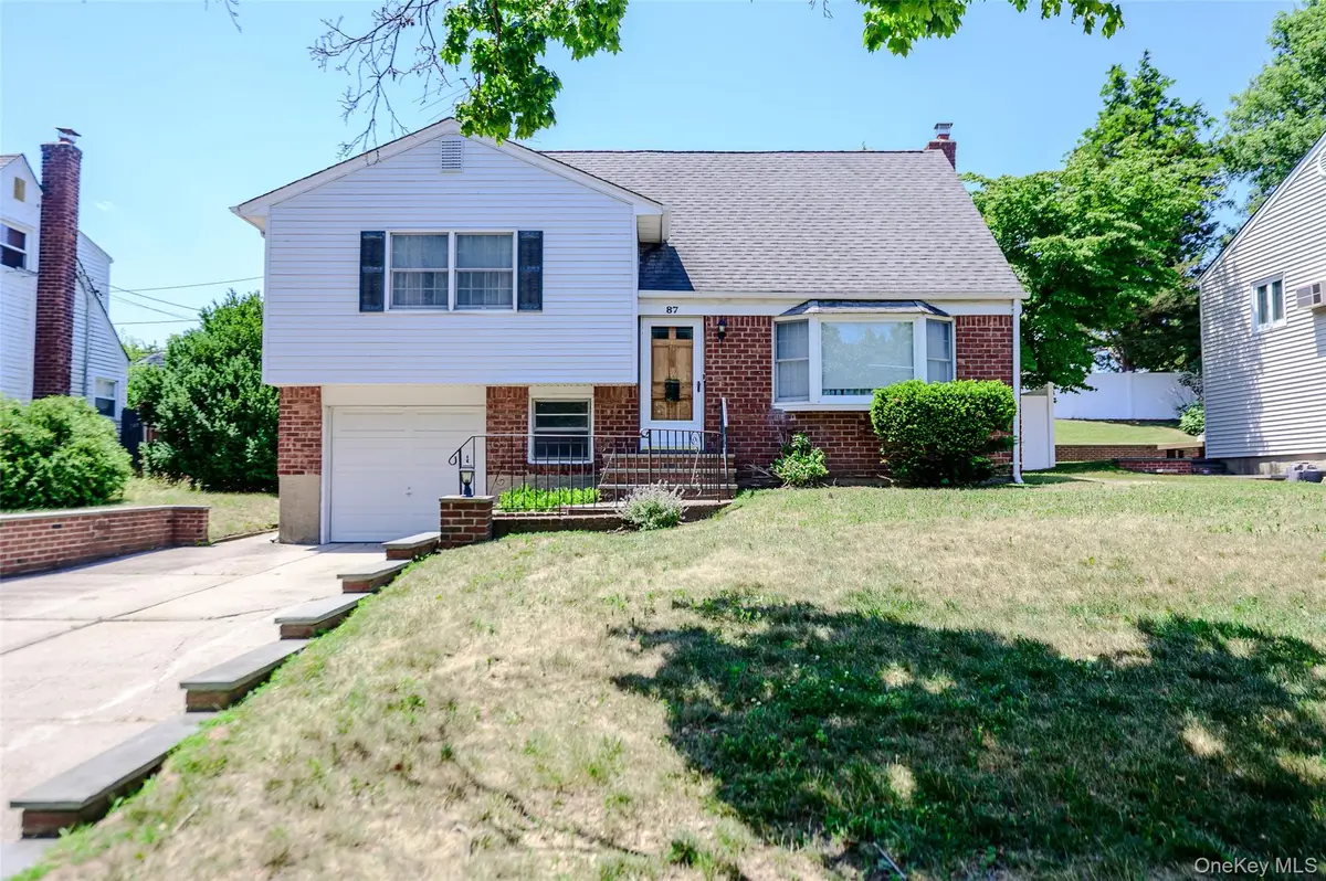 87 Central Park Road, Plainview, NY 11803 - #1