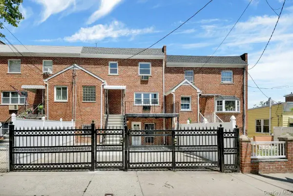 1034 Throgs Neck Expwy, Bronx, NY 10465