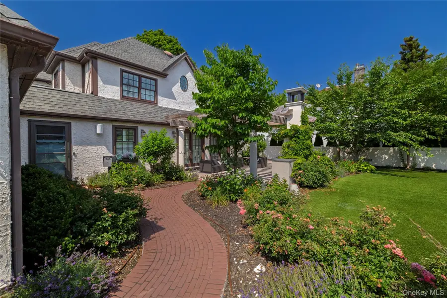 7 Yorkshire Road, Rockville Centre, NY 11570 - #3