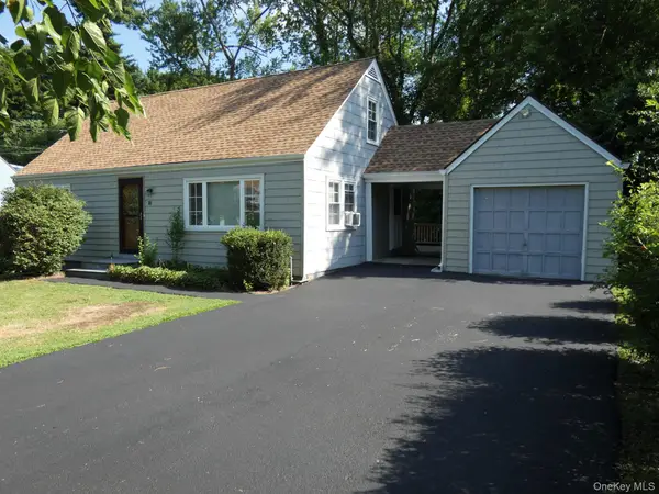 28 Hilltop Drive, New Windsor, NY 12553