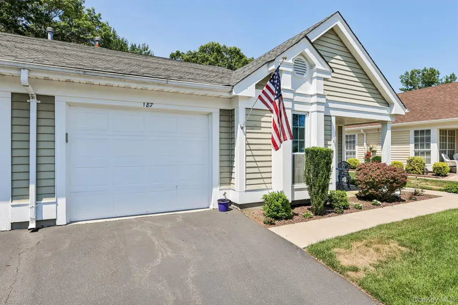 187 Glen Drive, Ridge, NY 11961 - #2