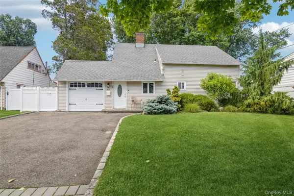 45 Abbot Lane, Hicksville, NY 11801