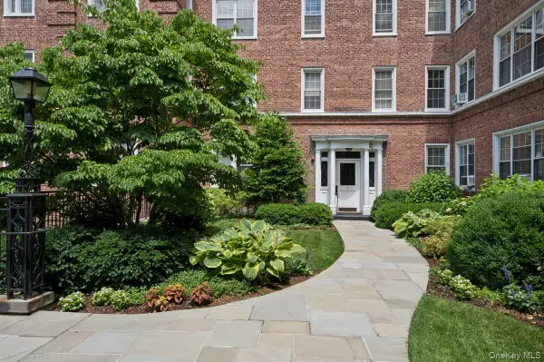 7 Midland Gardens #1M, Bronxville, NY 10708