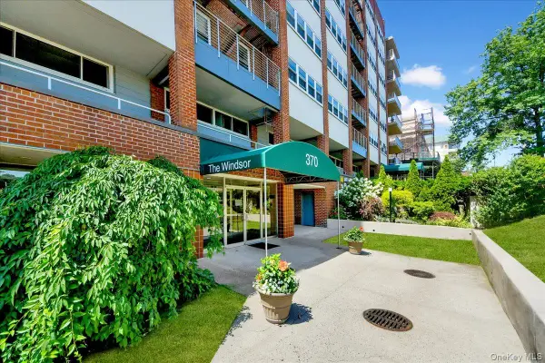 370 Westchester Avenue #3M, Port Chester, NY 10573