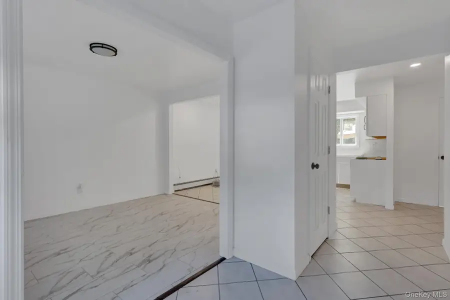 6 Stonington Circle, Wheatley Heights, NY 11798 - #3
