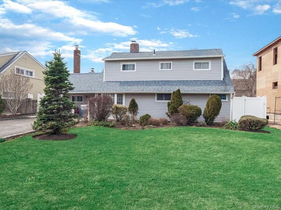 34 Hedge Lane, Westbury, NY 11590 - #2