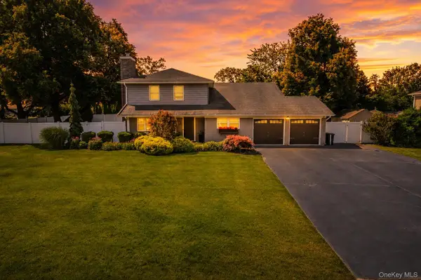 8 Feather Lane, Commack, NY 11725