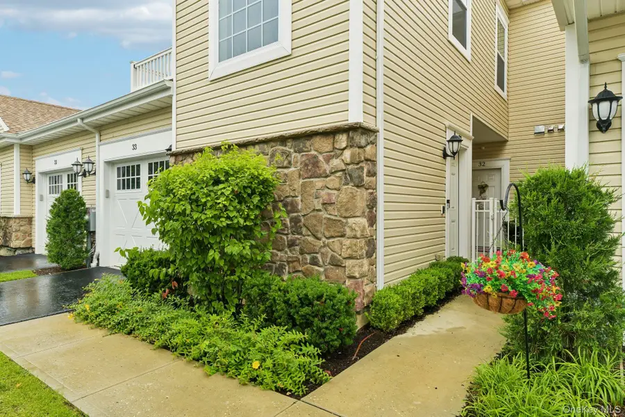 33 Greentree Court, Shirley, NY 11967 - #2