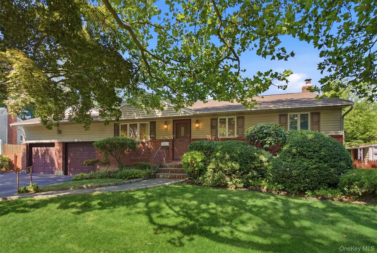 18 Solow Lane, East Northport, NY 11731 - #1