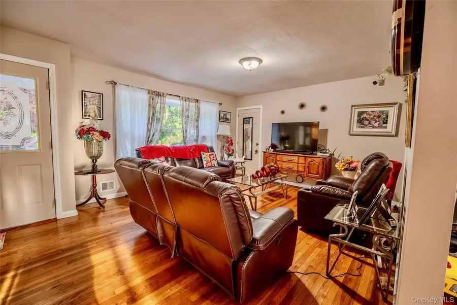 44 S Howell Avenue, Farmingville, NY 11738 - #3