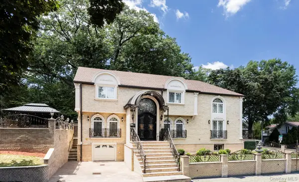 82-20 141st Street, Briarwood, NY 11435