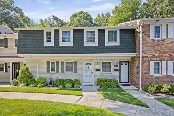 654 Village Drive #654, Hauppauge, NY 11788