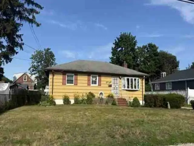 330 Vespucci Avenue, Copiague, NY 11726 - #1