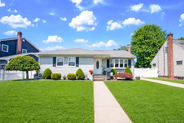200 Whelan Place, Seaford, NY 11783