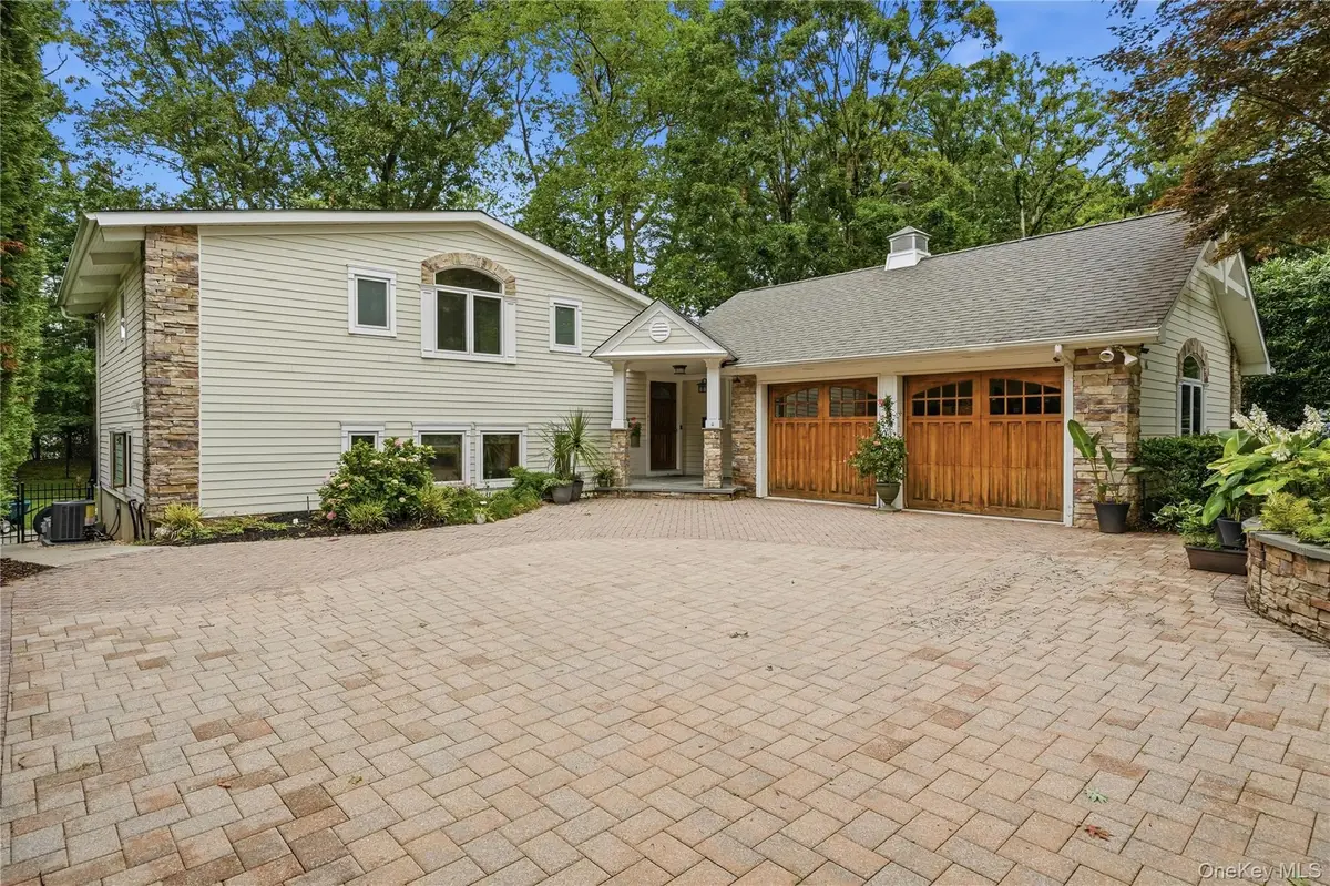 16 Sagamore Road, East Norwich, NY 11732 - #1