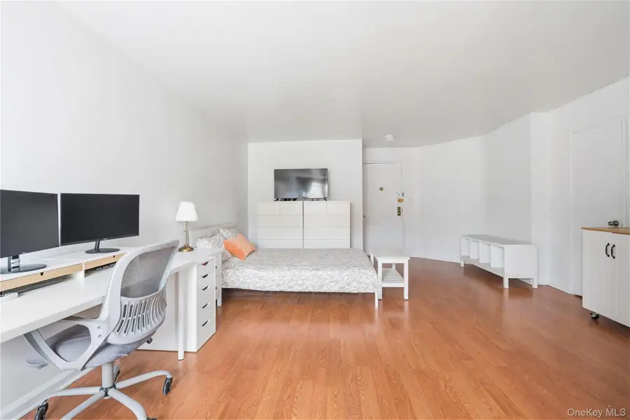 67-25 Clyde Street #6P, Forest Hills, NY 11375 - #2