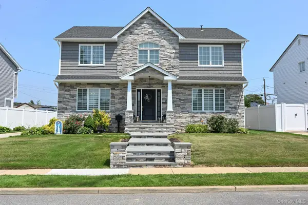 816 Gehrig Avenue, Franklin Square, NY 11010