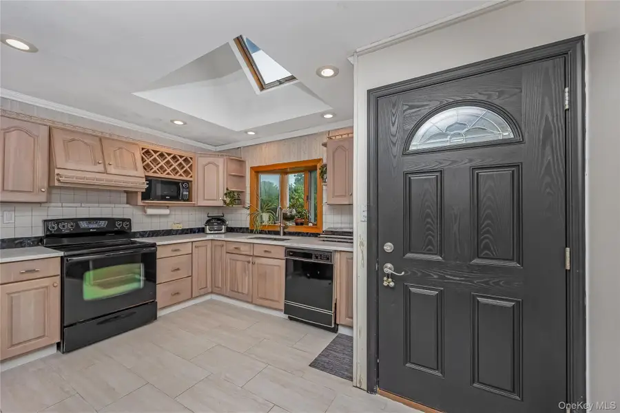 2 Glow Lane, Hicksville, NY 11801 - #3