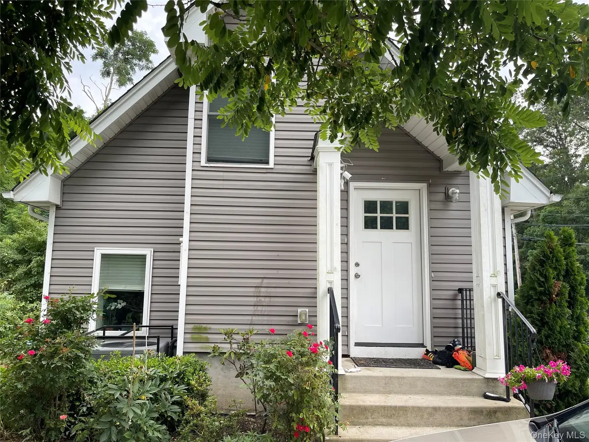 16 Oak Avenue, Riverhead, NY 11901 - #1