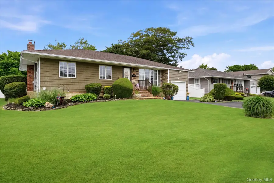 17 Mohawk Place, Massapequa, NY 11758 - #3