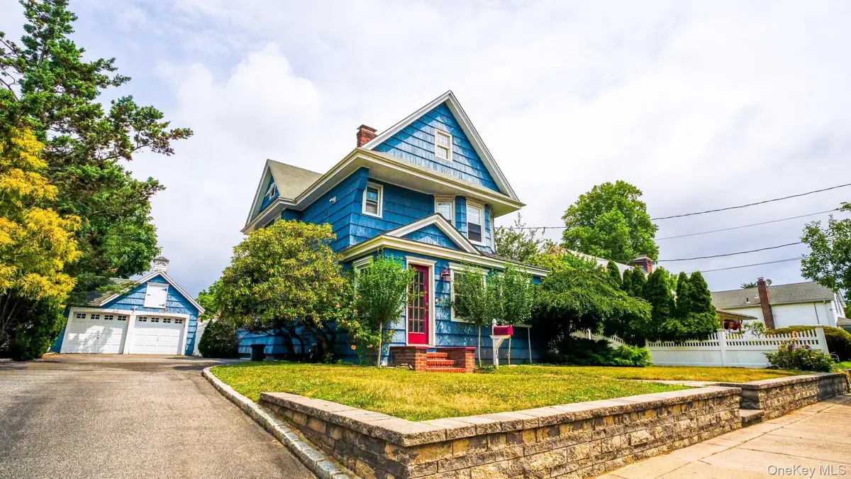 14 Easton Street, Lindenhurst, NY 11757 - #1