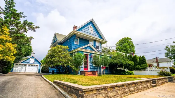 14 Easton Street, Lindenhurst, NY 11757