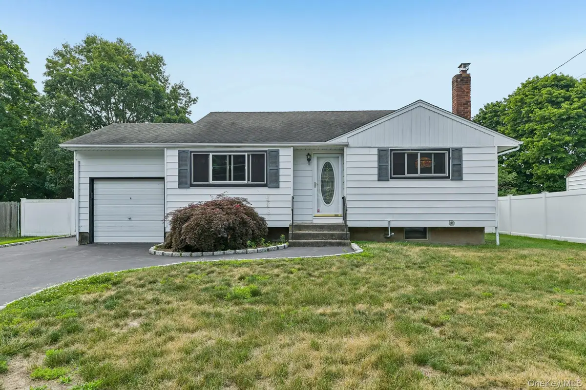 12 Albert Street, Shoreham, NY 11786 - #1