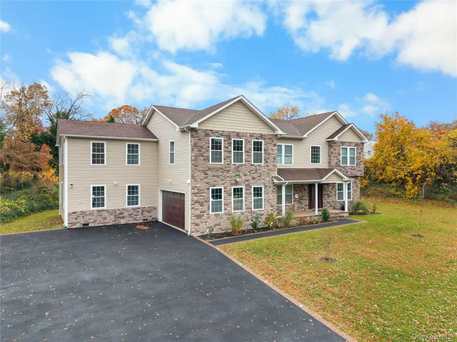 4 Coventry Court, Wheatley Heights, NY 11798 - #2