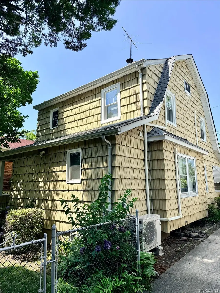 4112 Glenwood Street, Little Neck, NY 11363 - #3