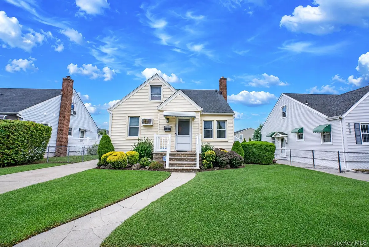 1111 Esther Street, Franklin Square, NY 11010 - #1