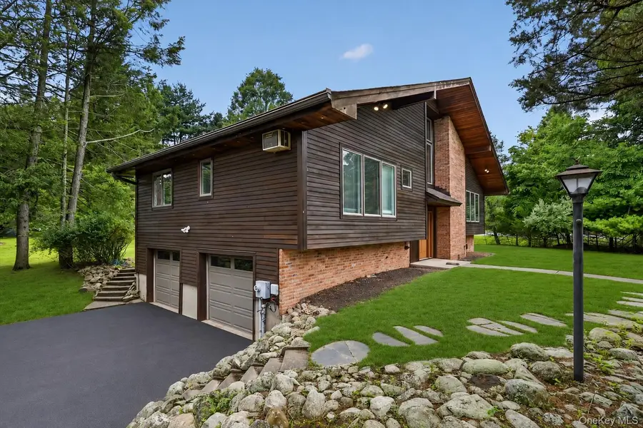 15 Meadowlark Drive, West Nyack, NY 10994 - #2