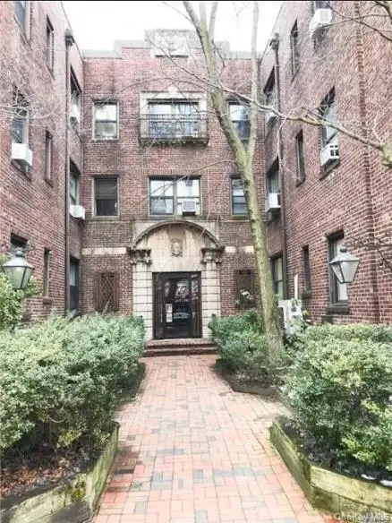 7 Bond Street #2C, Great Neck, NY 11021 - #1