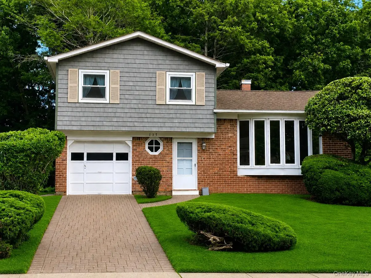 135 Atlantic Place, Hauppauge, NY 11788 - #1