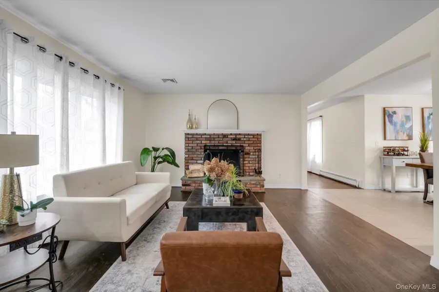 17 Doxey Drive, Glen Cove, NY 11542 - #2