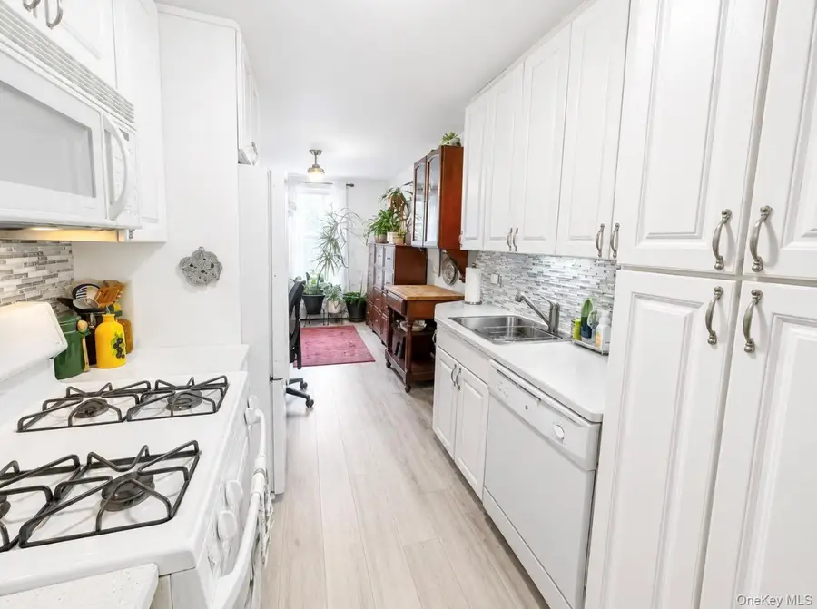 209-10 41st Ave #3N, Bayside, NY 11361 - #3