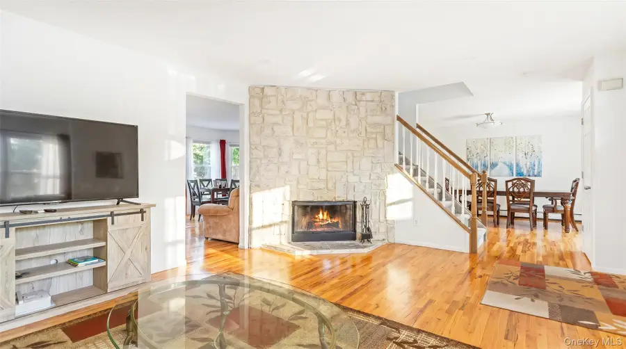 370 S Country Road, Brookhaven, NY 11719 - #3