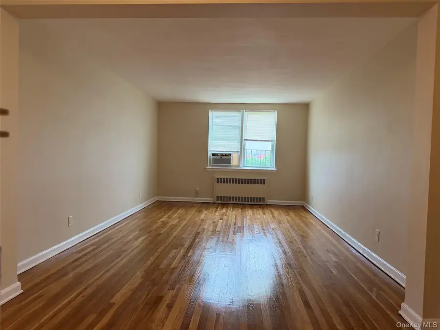 32 Cathedral Avenue #6B, Hempstead, NY 11550 - #3