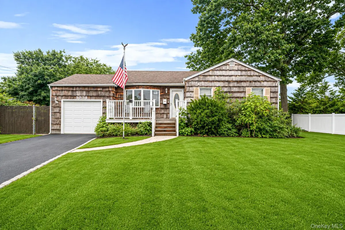 1231 10th Street, West Babylon, NY 11704 - #1