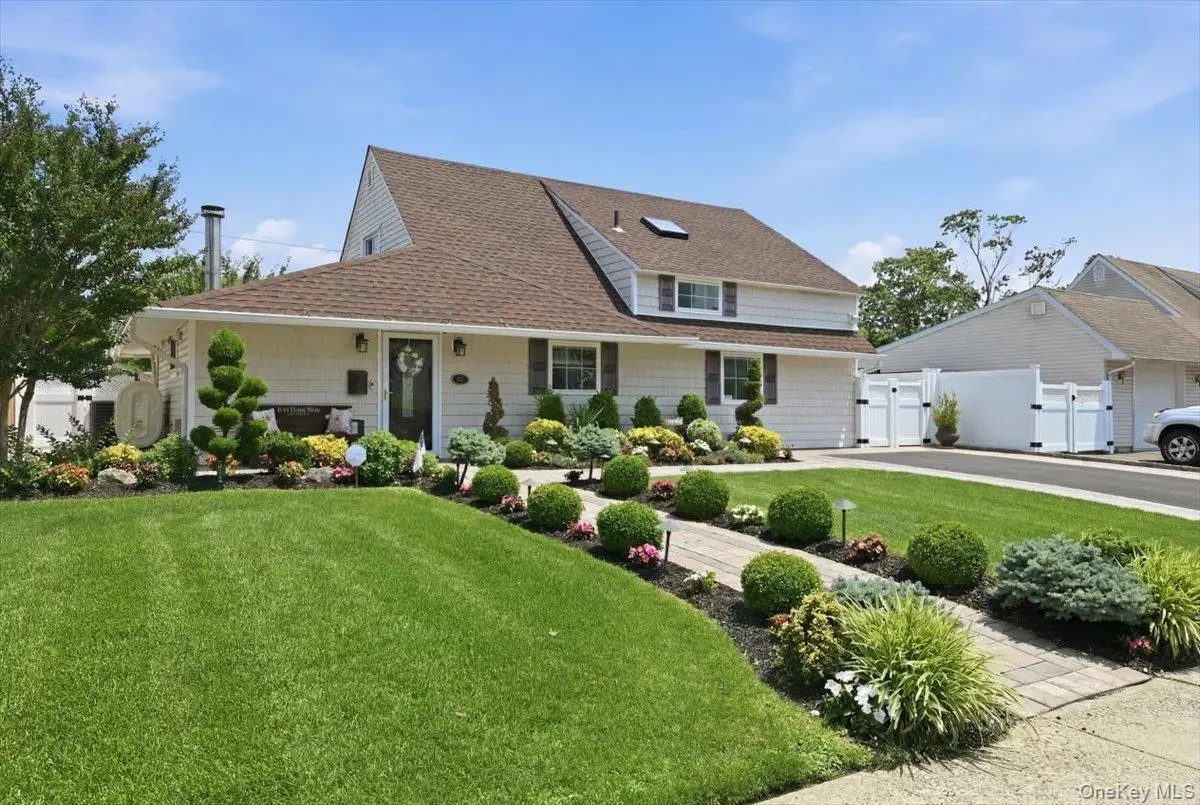 45 Cottonwood Lane, Westbury, NY 11590 - #1